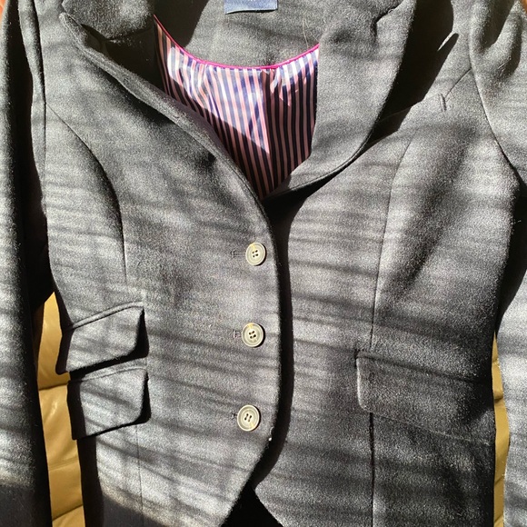 Blazer - Picture 3 of 10